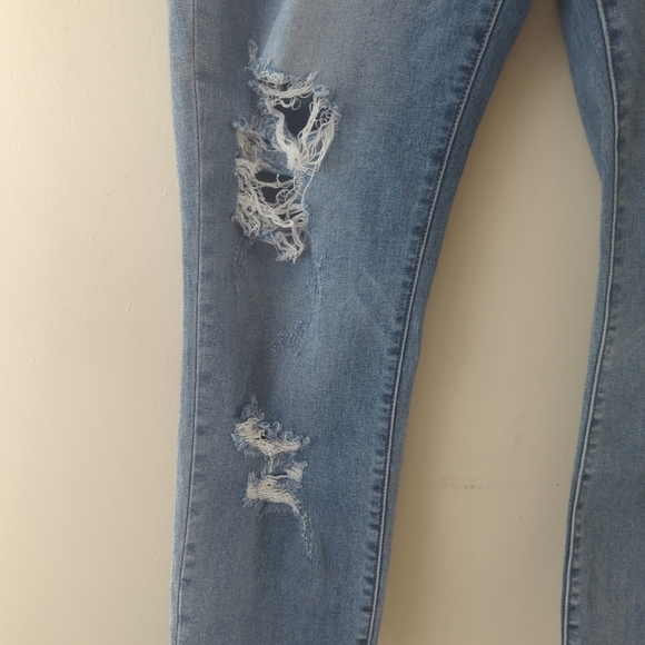 Judy Blue 11/30 distressed boyfriend jeans - Picture 3 of 9